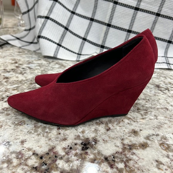 Beautiful Red Suede Wedge Shoes - Picture 3 of 10